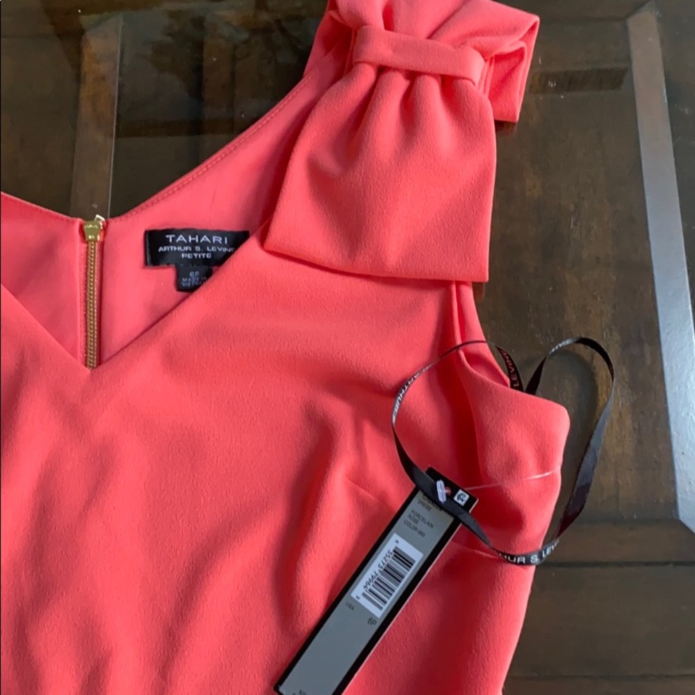 Tahari V- Neck Bow Shoulder Sheath Dress. Size 10p - Picture 13 of 14